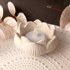 Lotus shape holder