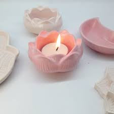 Lotus shape holder